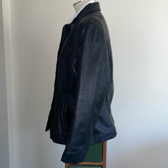 Vintage Wilson’s Leather Jacket. Size Large. Button down. Front pockets. Lined - Picture 5 of 11